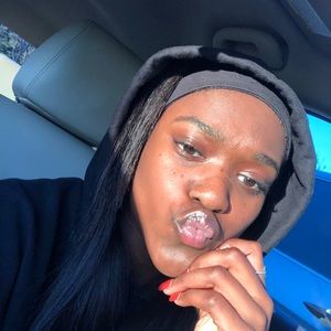 Meet your Posher, Kiya